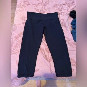 LULULEMON LOW RISE CROP